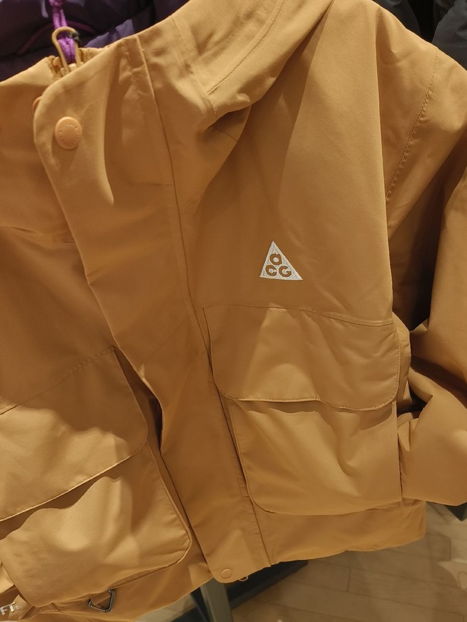 耐克运动夹克怎么样 爬山徒步好搭档，这款ACG女式棉服太赞了！