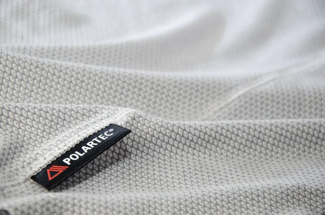 揭秘顶级Polartec抓绒衣：高性能背后的优缺点分析