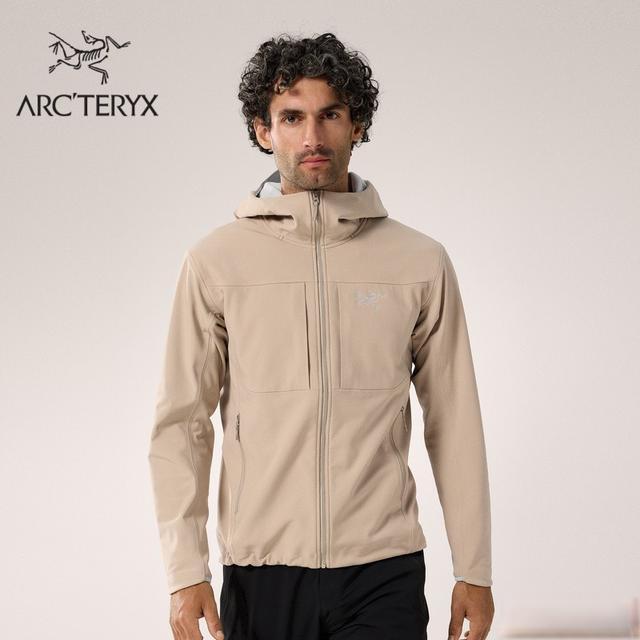 2024年户外软壳衣选购指南:品牌、功能与材质全解析